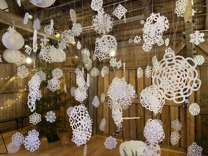 Lumihiutaleita paperista
Kuva Mikko Kauppinen