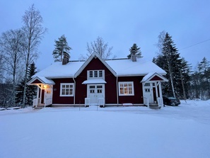 Pulsan aseman vierastalo jossa juhla pidettiin
Kuva Mikko Kauppinen