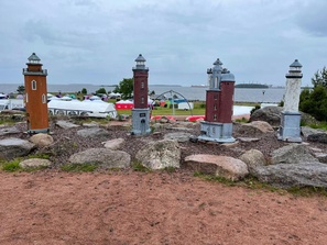 Meripuistossa on Suomen majakat pienoiskoossa