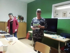 Reumaliitosta Outi Pautamo ja Ulla Rantanen opettivat yhdistyshallitus asioista