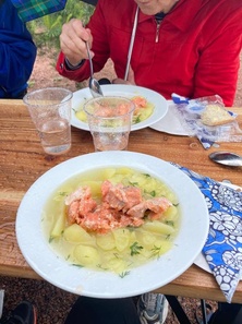 Lohikeittoa sateessa