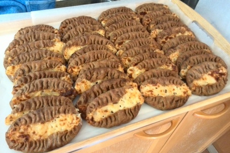 Leipurien tuotoksia karjalanpiirakat