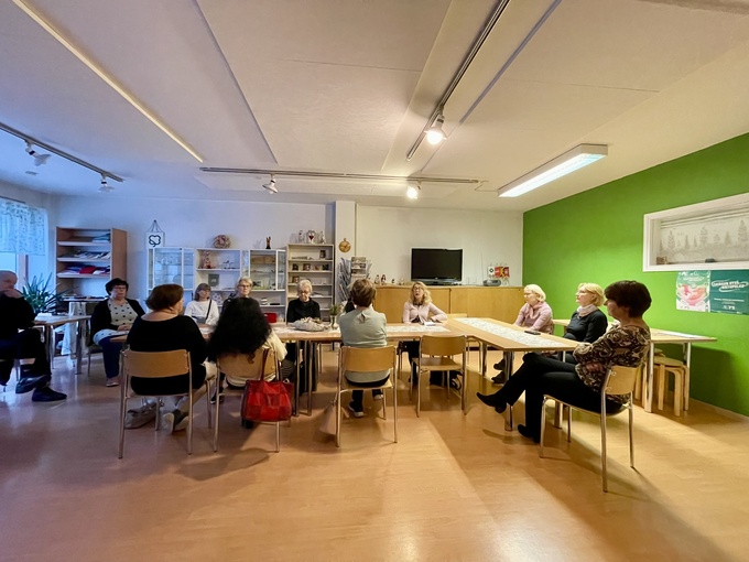 Reumaviikon tupaillassa kuultiin reumahoitaja Virpi Niittymäen uutisia.